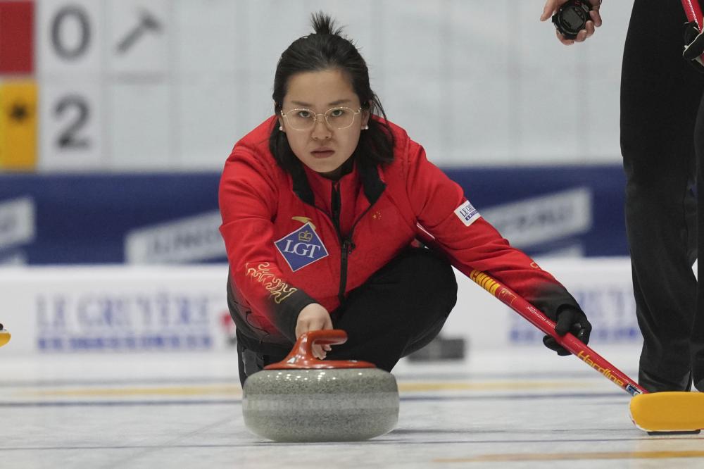 篮球篮网球员赛前热身状态良好